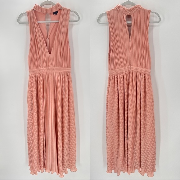 NBD Light Pink Pleated Plunging V Neck Midi Dress Size Medium - Picture 2 of 4